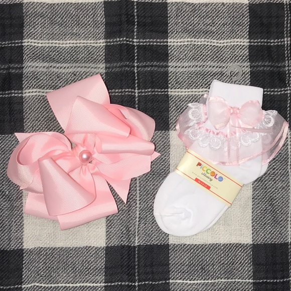 Bow Clip and Socks - Picture 1 of 3